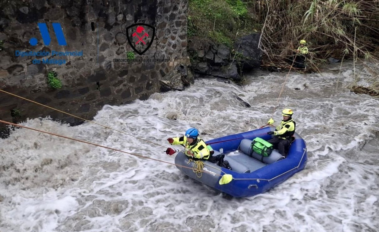 Localitzen un cadàver a la zona on va desaparèixer Carolina, la dona que es va llançar al riu per salvar al seu gos