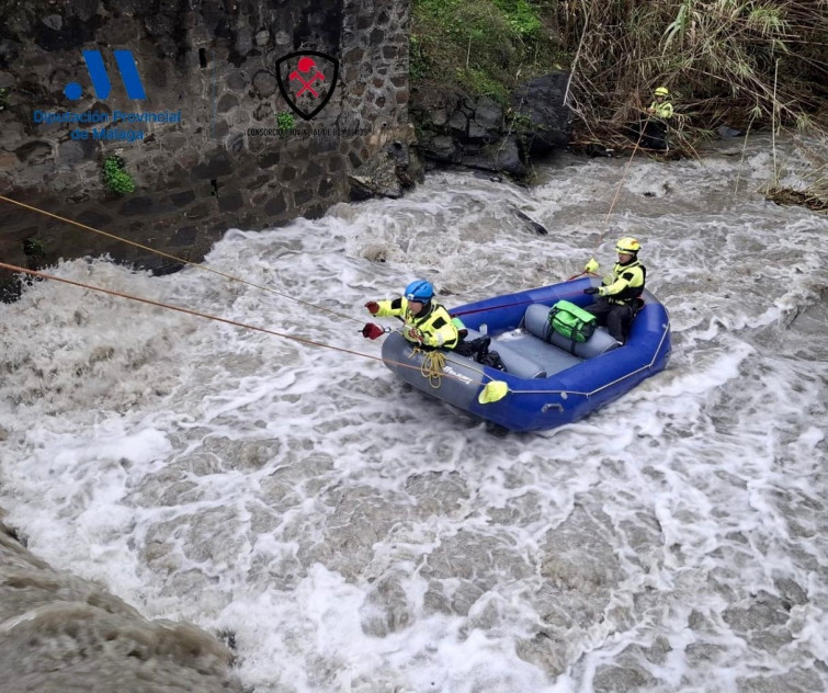 Localitzen un cadàver a la zona on va desaparèixer Carolina, la dona que es va llançar al riu per salvar al seu gos