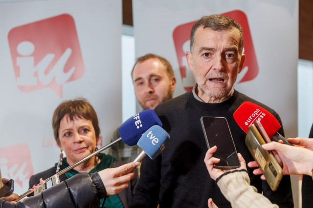 Maíllo titlla a Feijóo d'hipòcrita i adverteix d'un PP sense nord després del cas de Mòstoles