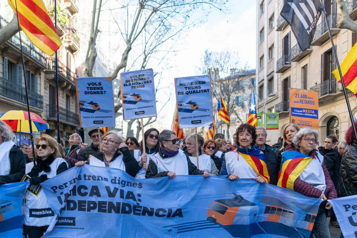 EuropaPress 7272230 manifestacion anc cdrep prou unica via independencia febrero 2026 barcelona (1)