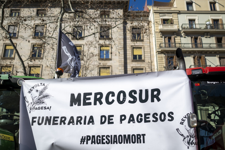 Els agricultors catalans finalitzen la seva protesta a Barcelona després d'una intensa tractorada en la Gran Via