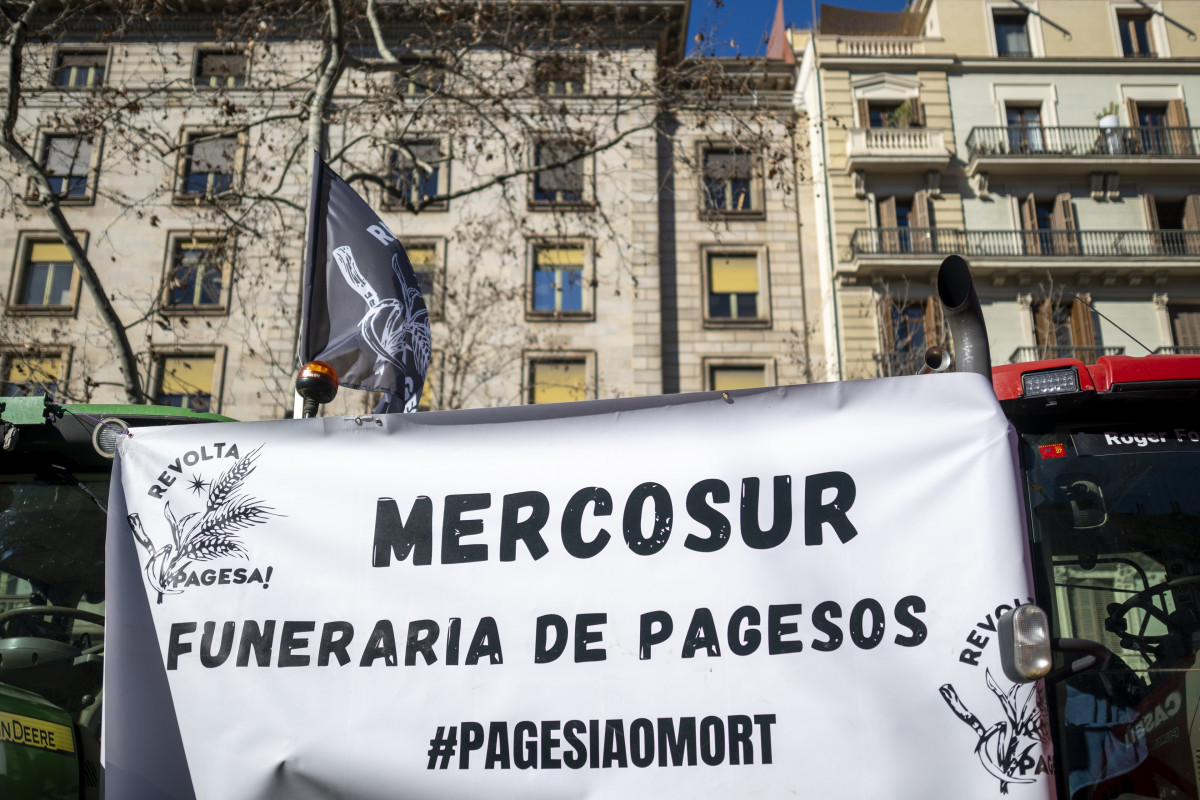 Varios tractores ante la Conselleria el sábado