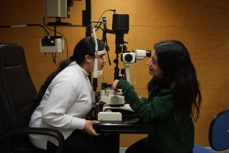 La Fundació ONCE Baixa Visió i la Fundació Barraquer inicien a Barcelona una gira de revisions visuals i donació d’ulleres