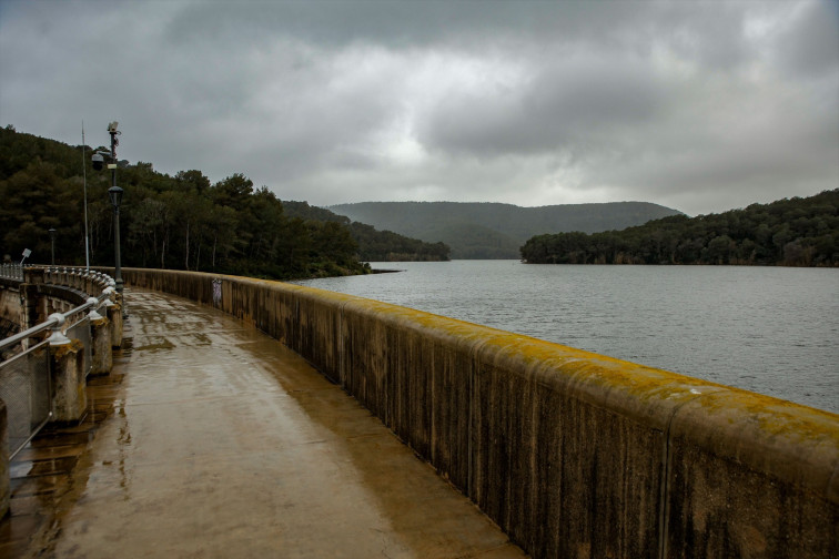 Els embassaments catalans freguen el ple total: l'aigua es dispara després de setmanes de pluges