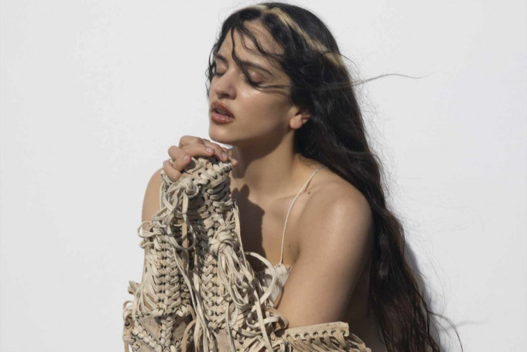 Denuncien a Rosalía i Soy una Pringada per fumar a un pódcast: porten el cas al Ministeri de Sanitat