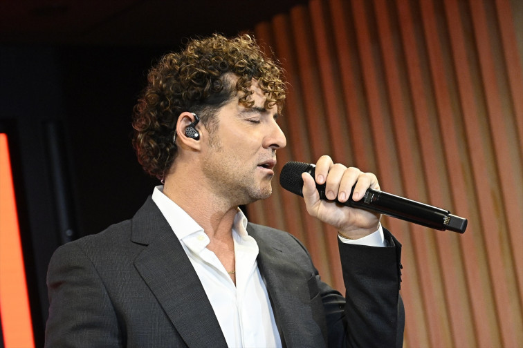 Els concursants del primer Operación Triunfo donen suport a David Bisbal en el seu pitjor moment