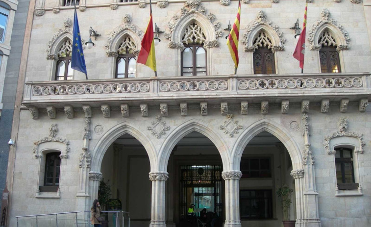 Terrassa en alerta: suspenen el Carnestoltes i recomanen extremar la precaució per forts vents