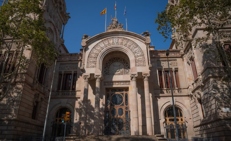 Diuen que no és odi: absolt un home que va amenaçar amb “fer heterosexual a hòsties” a un jove a Barcelona