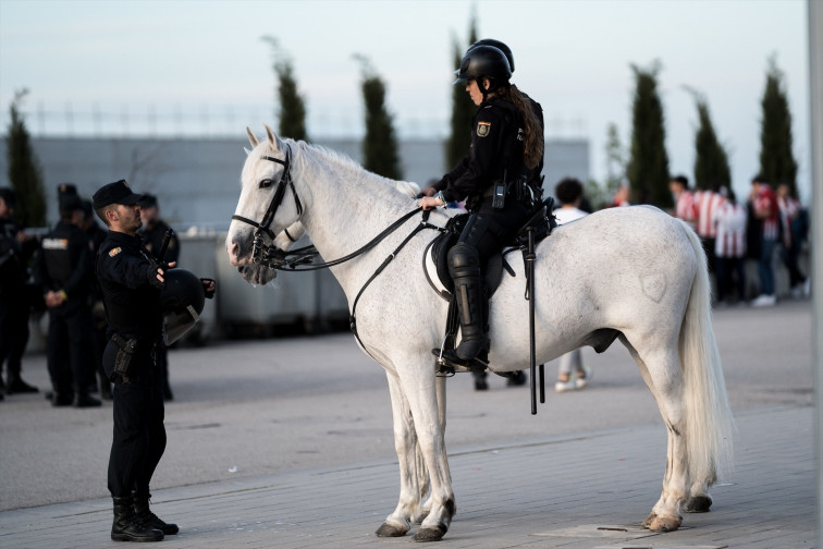 EuropaPress 5879762 varios agentes policia caballo controlan exteriores civitas metropolitano