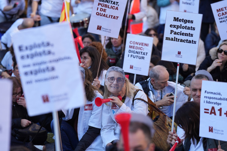 És ètic premiar l'alta mèdica? El debat que fractura la sanitat en plena vaga de metges