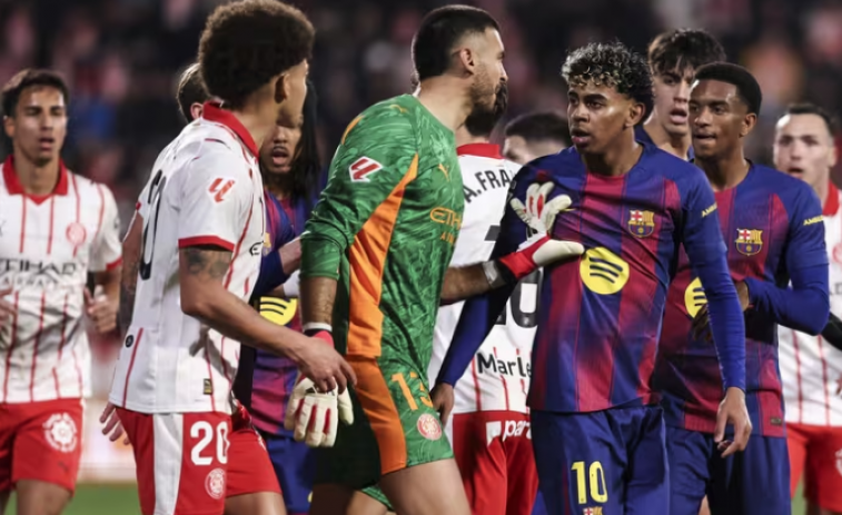 El Barça naufraga a Montilivi entre dubtes, fallades i polèmica arbitral