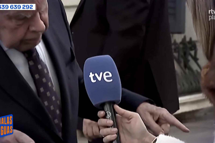 VÍDEO | L’estranya reacció de Felipe González en veure un micròfon de TVE: 