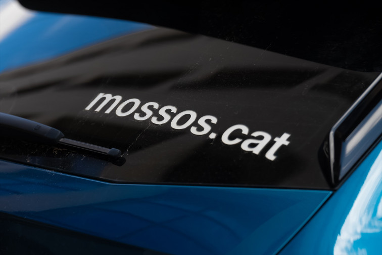 Detingut un home que llançava pedres contra el bus 55 a Barcelona