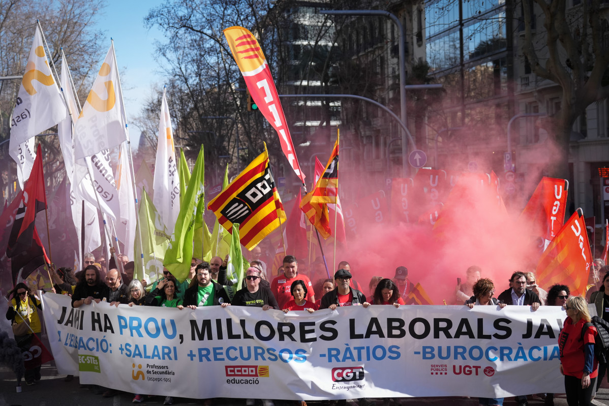 EuropaPress 7282818 decenas personas manifestacion motivo huelga docentes catalunya via augusta