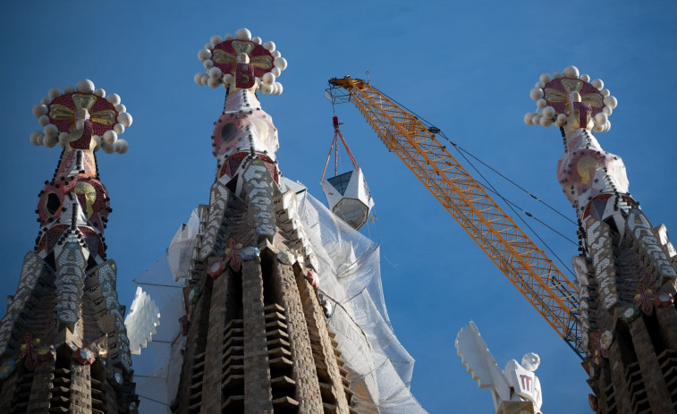 La Sagrada Família toca el cel: ja és l'església més alta del món