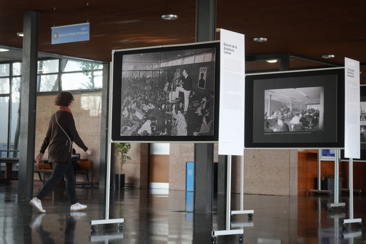 Paneles de la exposición ‘Derecho a la resistencia: una facultad comprometida con la democracia'