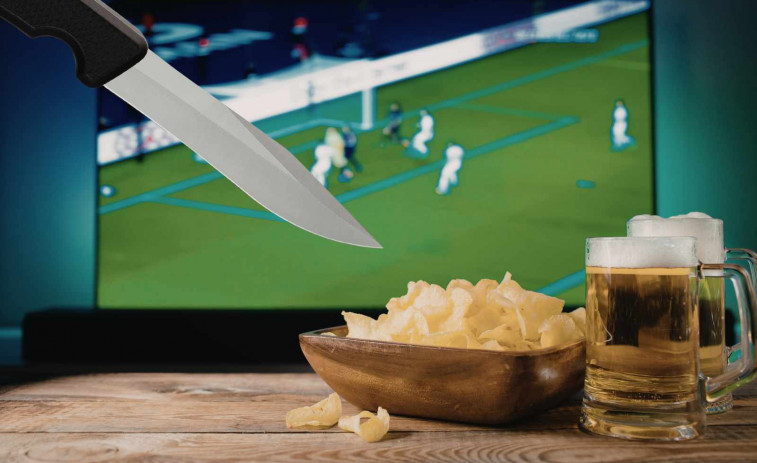 Tragèdia pel VAR: una dona apunyala al seu marit perquè creia que els insults a l'àrbitre anaven contra ella