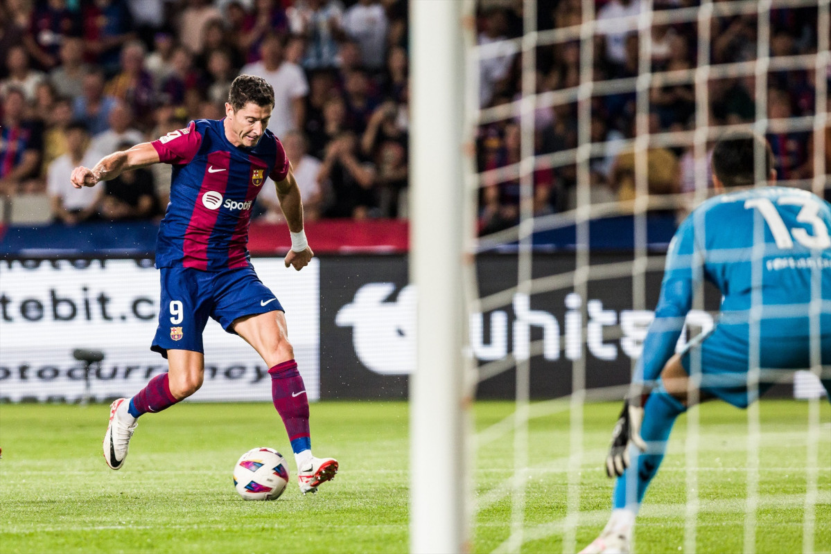 EuropaPress 5443716 robert lewandoski of fc barcelona in action during the spanish league liga