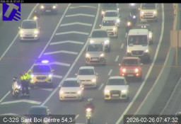 Importantes retenciones y un accidente complican la circulación en el Baix Llobregat