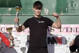 Multitudinario adiós en Gavà a Gerard Vilà, el joven piloto de 17 años fallecido en accidente