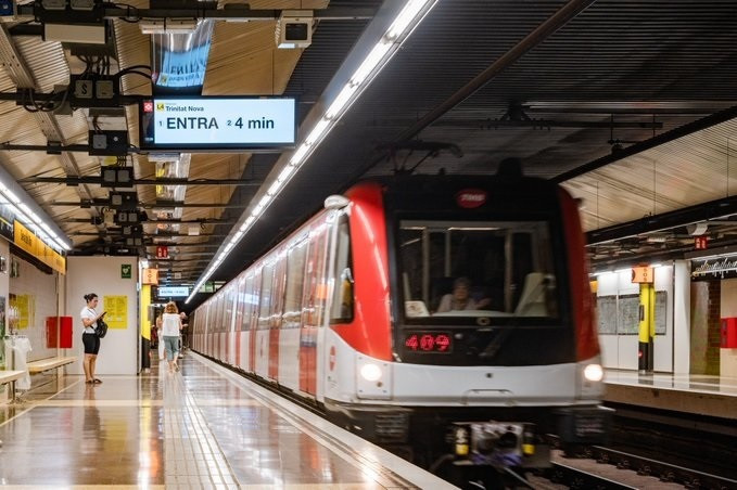 Un atropellament interromp la L4 del Metro de Barcelona entre Selva de Mar i Urquinaona