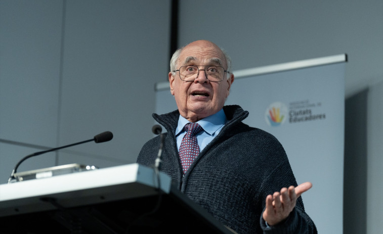 Rabell (PSC) s'acomiada del ple de Barcelona per un càncer: 