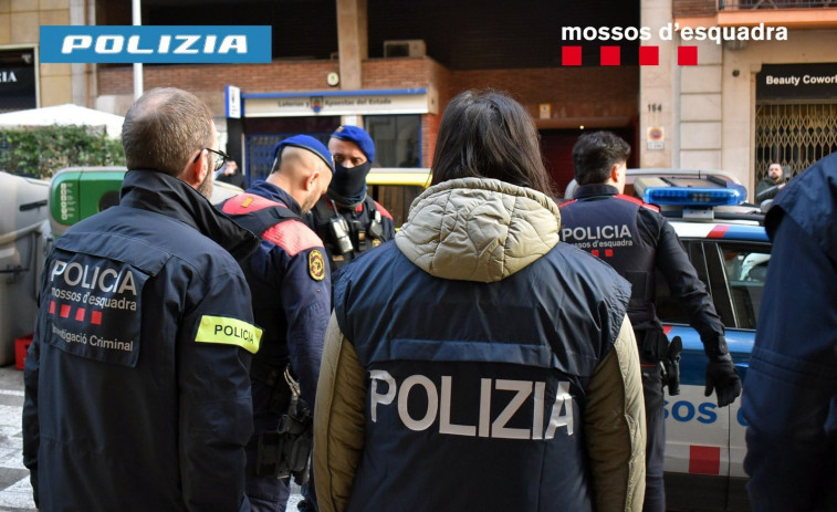 Detingut a Barcelona per matar al seu pare a Itàlia i simular el seu segrest