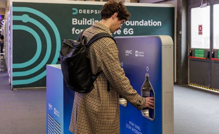 Aigües de Barcelona, del grup Veolia, fomenta la hidratació sostenible al MWC