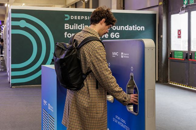 Aigües de Barcelona, del grup Veolia, fomenta la hidratació sostenible al MWC