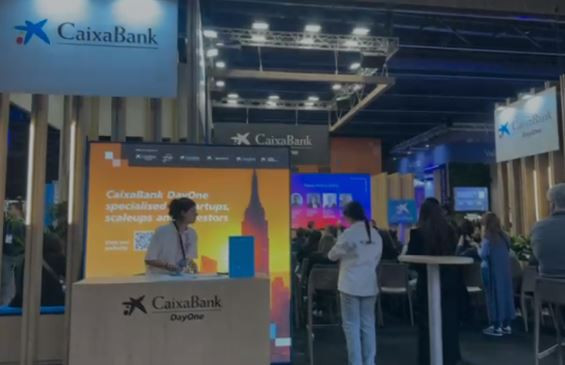 CaixaBank exhibeix la seva IA agenètica a l'estand del MWC i el DayOne en el 4YFN
