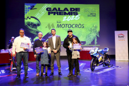 La castellvinense Carina Soto, recibe el premio de campeona catalana de motocross MX50 femenino 2025