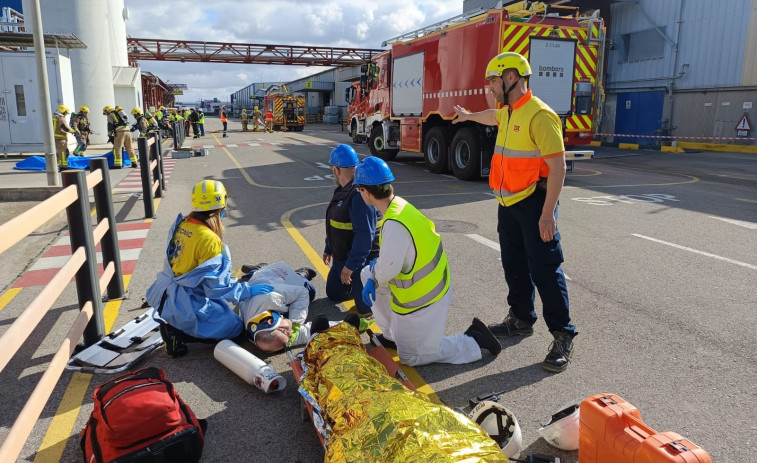 Protecció Civil simula un accident químic en una empresa de Celrà amb Mossos i Bombers