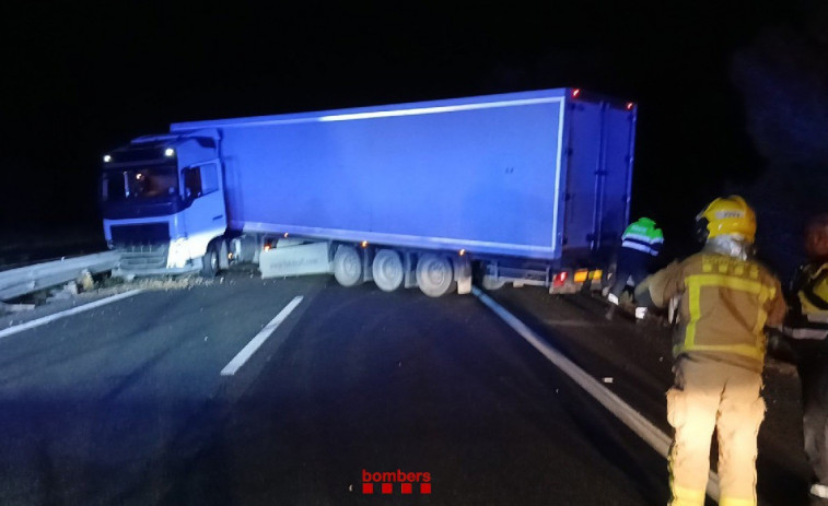 Tallada la AP-7 en Ametlla de Mar en sentit sud per un camió accidentat