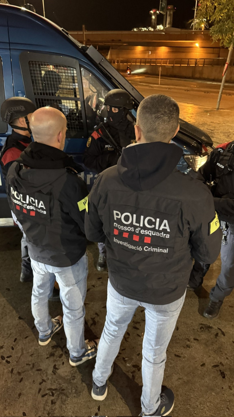 Un dispositiu de Mossos en l'Hospitalet actua contra una xarxa de tràfic de drogues amb vincles amb Itàlia