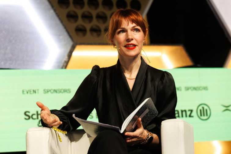 Kate Darling reclama en el Talent Arena paciència i regulació davant l'avanç de la robòtica