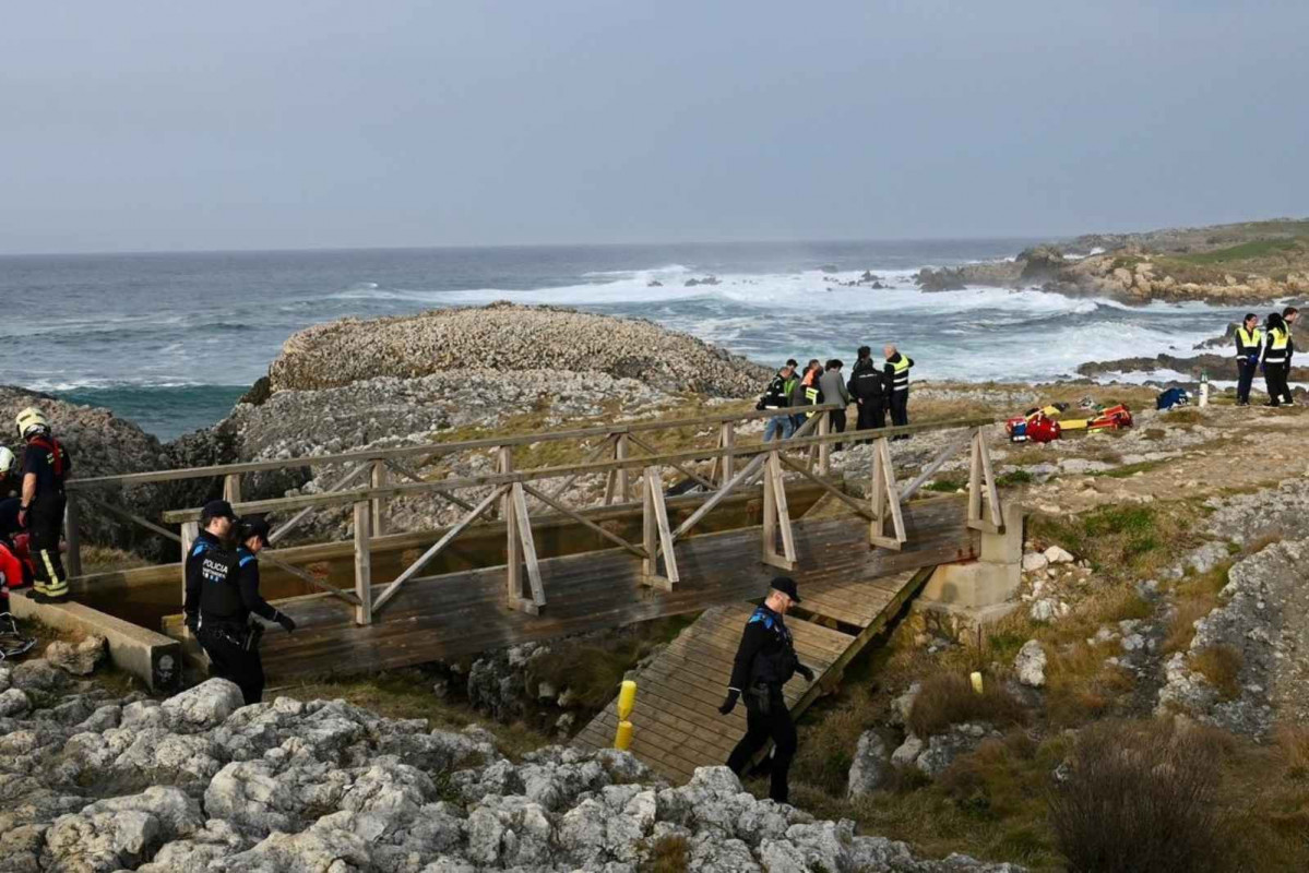 Ascienden a tres las fallecidas tras romperse una pasarela en la playa de El Bocal en Santander   NACHO CUBERO EUROPA PRESS