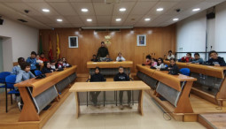 Más de 250 escolares de Olesa conocen el Ayuntamiento con la actividad “Visquem l’Ajuntament”