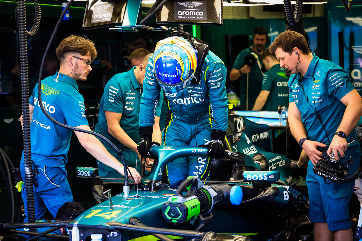 EuropaPress 7303560 alonso fernando spa aston martin f1 team honda amr26 portrait getting out