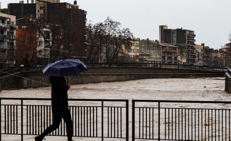 Protecció Civil alerta que la pluja s'allargarà fins al dissabte amb importants augments de rius