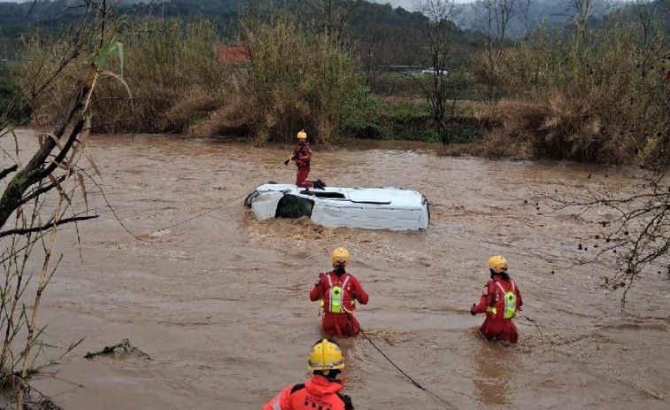Busquen al conductor d'un cotxe trobat a una riera a Llinars durant el temporal