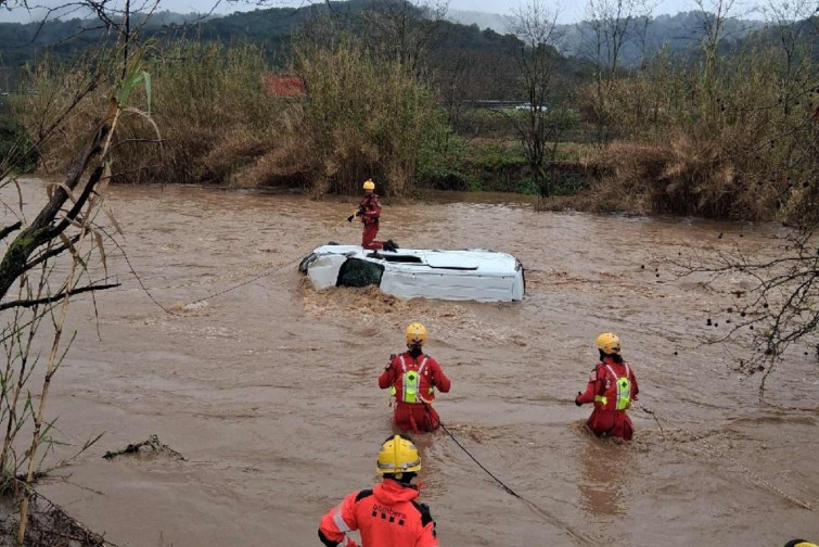 Busquen al conductor d'un cotxe trobat a una riera a Llinars durant el temporal