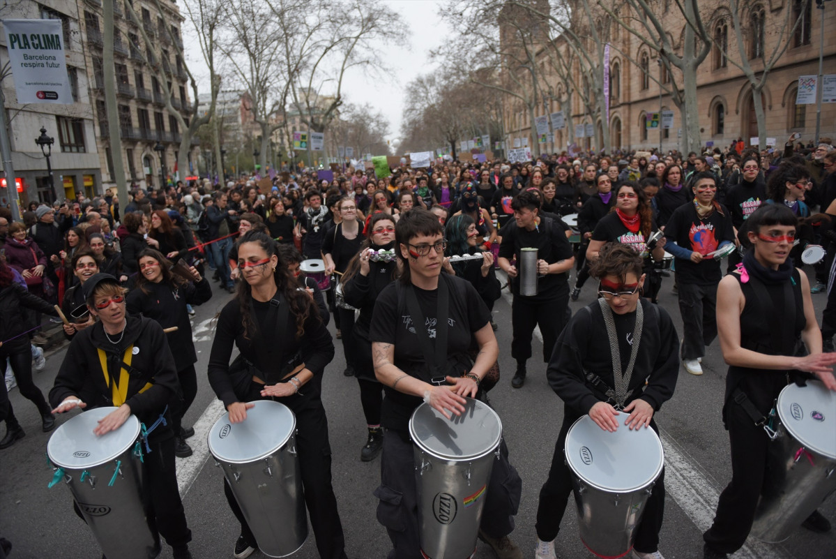 EuropaPress 6566411 decenas personas manifestacion assemblea 8m marzo 2025 barcelona catalunya