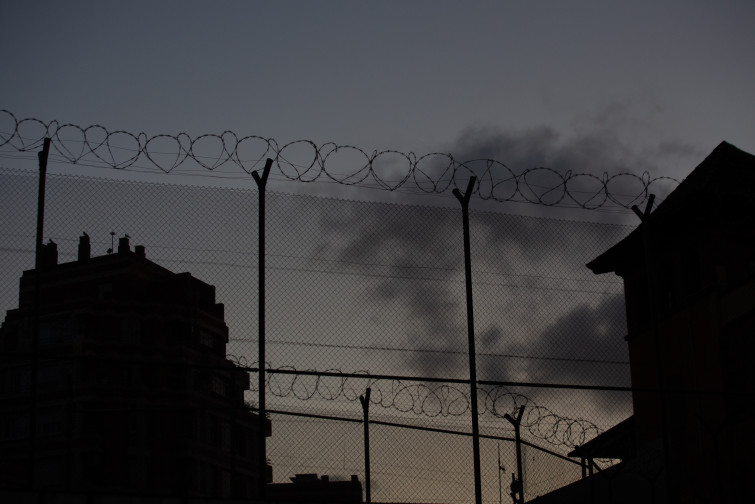 Crisi de seguretat a Lleida: un intern provoca incendi i agredeix a quatre funcionaris en Ponent