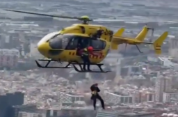 Rescatan en helicóptero a un ciclista accidentado en Esplugues