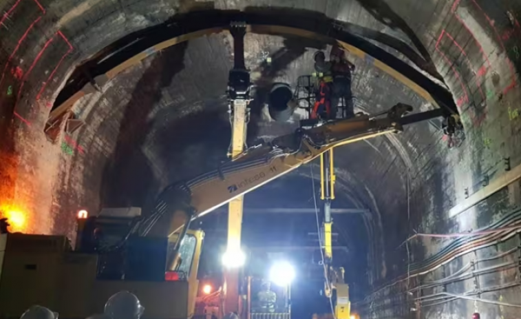 Adif tancarà durant set setmanes el túnel ferroviari de Rubí després d'un despreniment