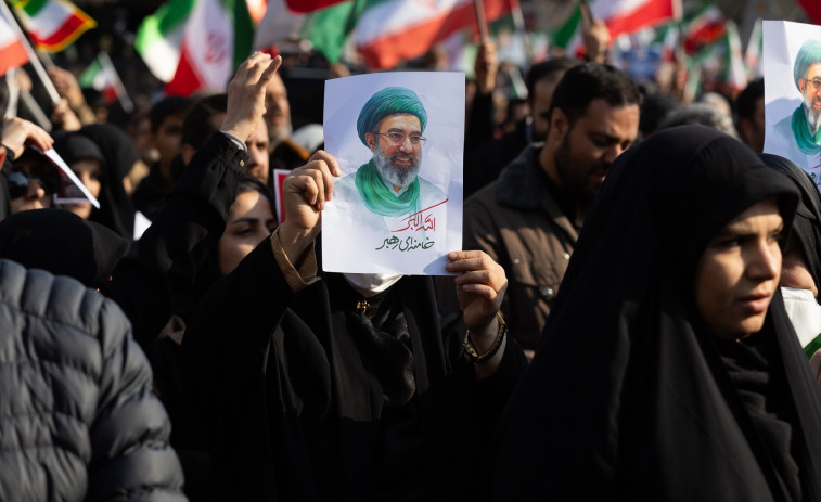 El nou líder de l'Iran jura venjança després de la mort del seu pare i promet un bloqueig total a Ormuz