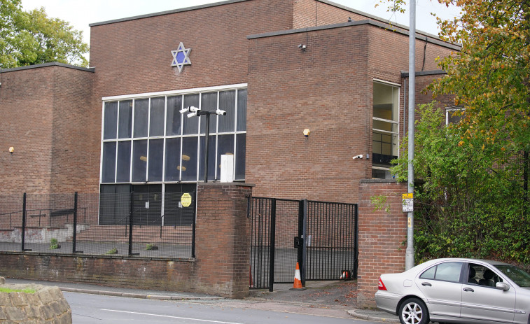 Ataquen una sinagoga a Detroit: un home és abatut després d'estavellar el seu cotxe contra el temple i obrir foc