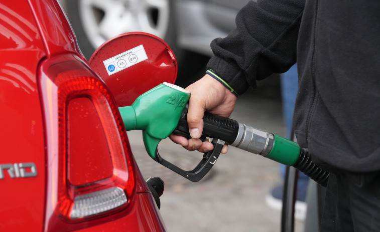 Emergència energètica mundial: el petroli supera els 100 dòlars després del bloqueig de rutes marítimes