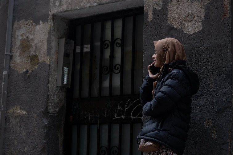 EuropaPress 6574741 mujer hiyab 12 marzo 2025 barcelona catalunya espana presidente pp