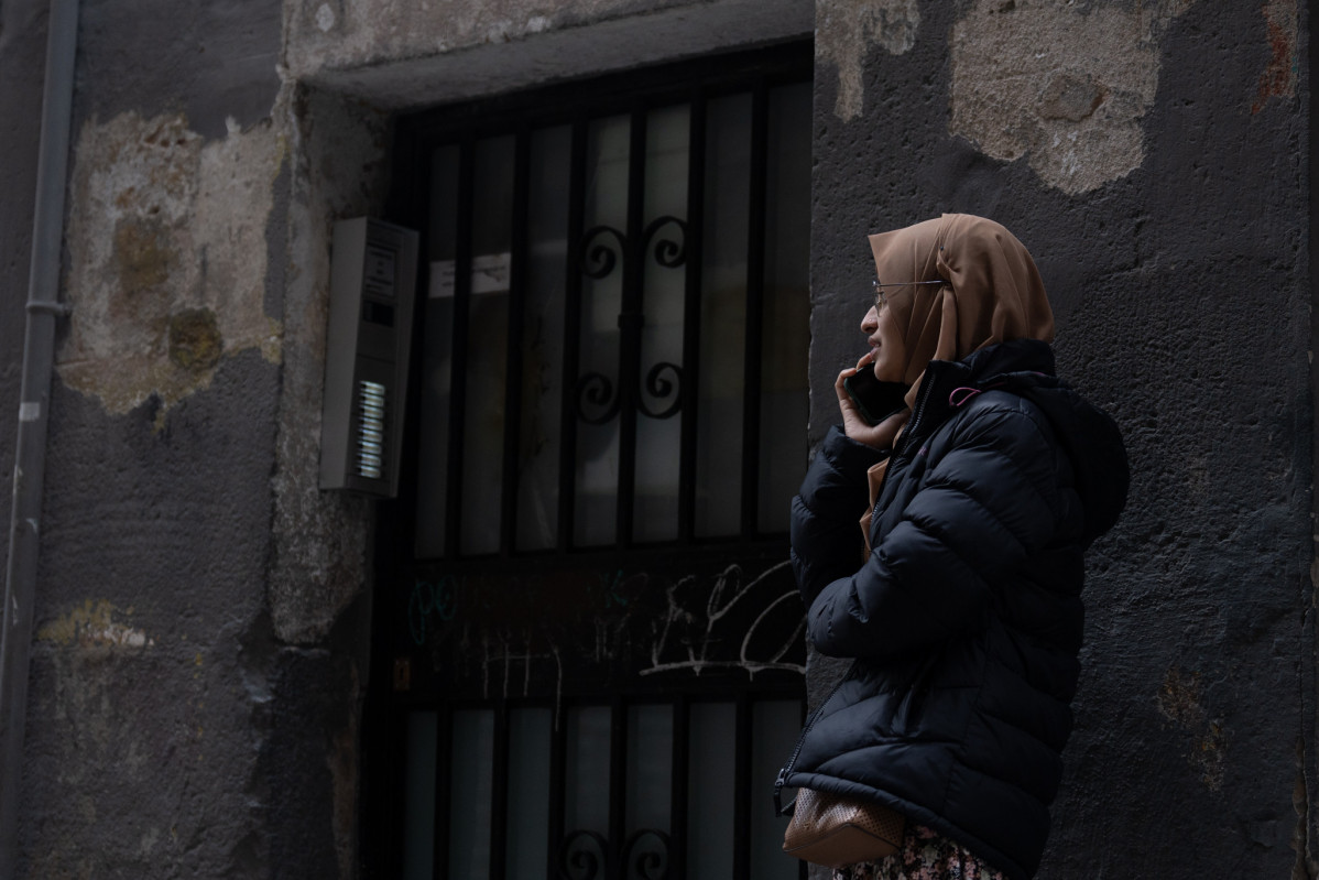 EuropaPress 6574741 mujer hiyab 12 marzo 2025 barcelona catalunya espana presidente pp